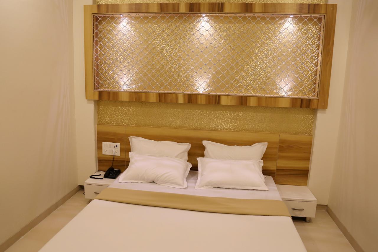 Hotel Vrinda Latur Екстер'єр фото