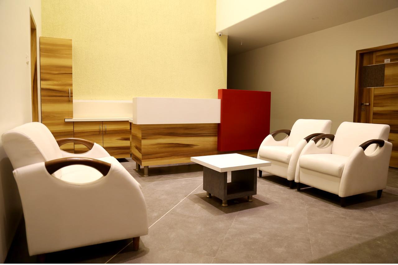 Hotel Vrinda Latur Екстер'єр фото