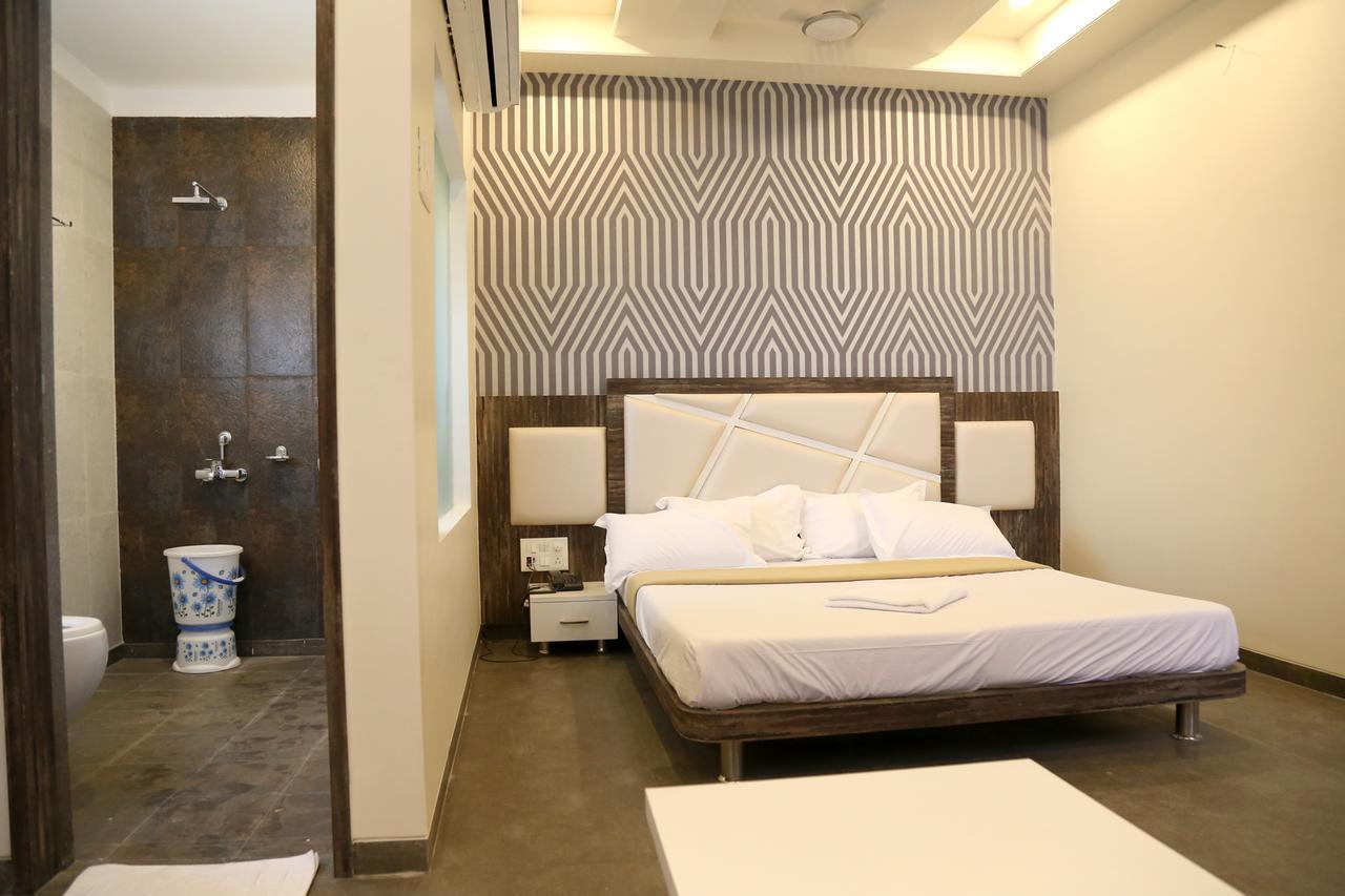 Hotel Vrinda Latur Екстер'єр фото