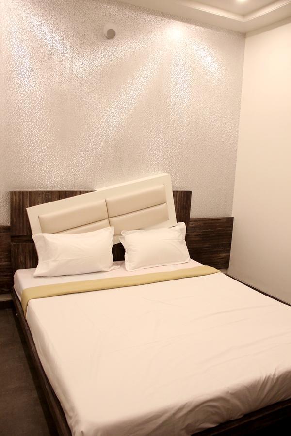 Hotel Vrinda Latur Екстер'єр фото